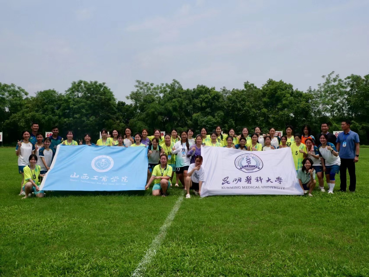 我校女足在全国青少年校园足球联赛大学女子校园组总决赛的比赛中